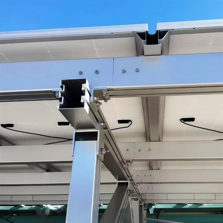 Moderne solcellekarport